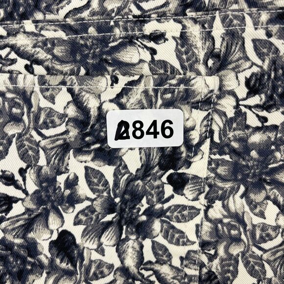 H&M Shorts Womens 8 Black White Floral Print Mid Rise Cotton Stretch Summer - Picture 13 of 13